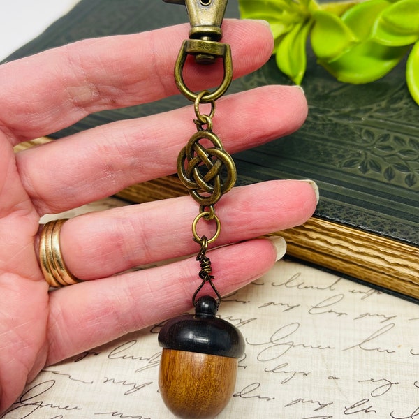 1 Wooden Ebony Acorn Nut Keepsake Clip Key Chain Wish Box - Acorn Locket for Mother's  Day Celtic Knot