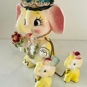 Vintage Anthropomorphic A Fairyland Imports Elephant Mom Babies Figurines Kitschy Spaghetti Trim Chain Elephant Knick Knacks