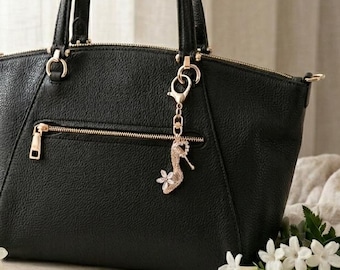 Luxury Diamond-Covered High Heel Shoe Charm for Bag, Backpack, Purse – Elegant Pearl Heart Keychain Accessory