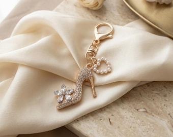 Luxury Diamond-Covered High Heel Shoe Charm for Bag, Backpack, Purse – Elegant Pearl Heart Keychain Accessory