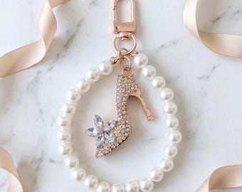 Luxury Pearl Diamond-Covered High Heel Shoe Charm for Bag, Backpack, Purse – Elegant Keychain Accessory