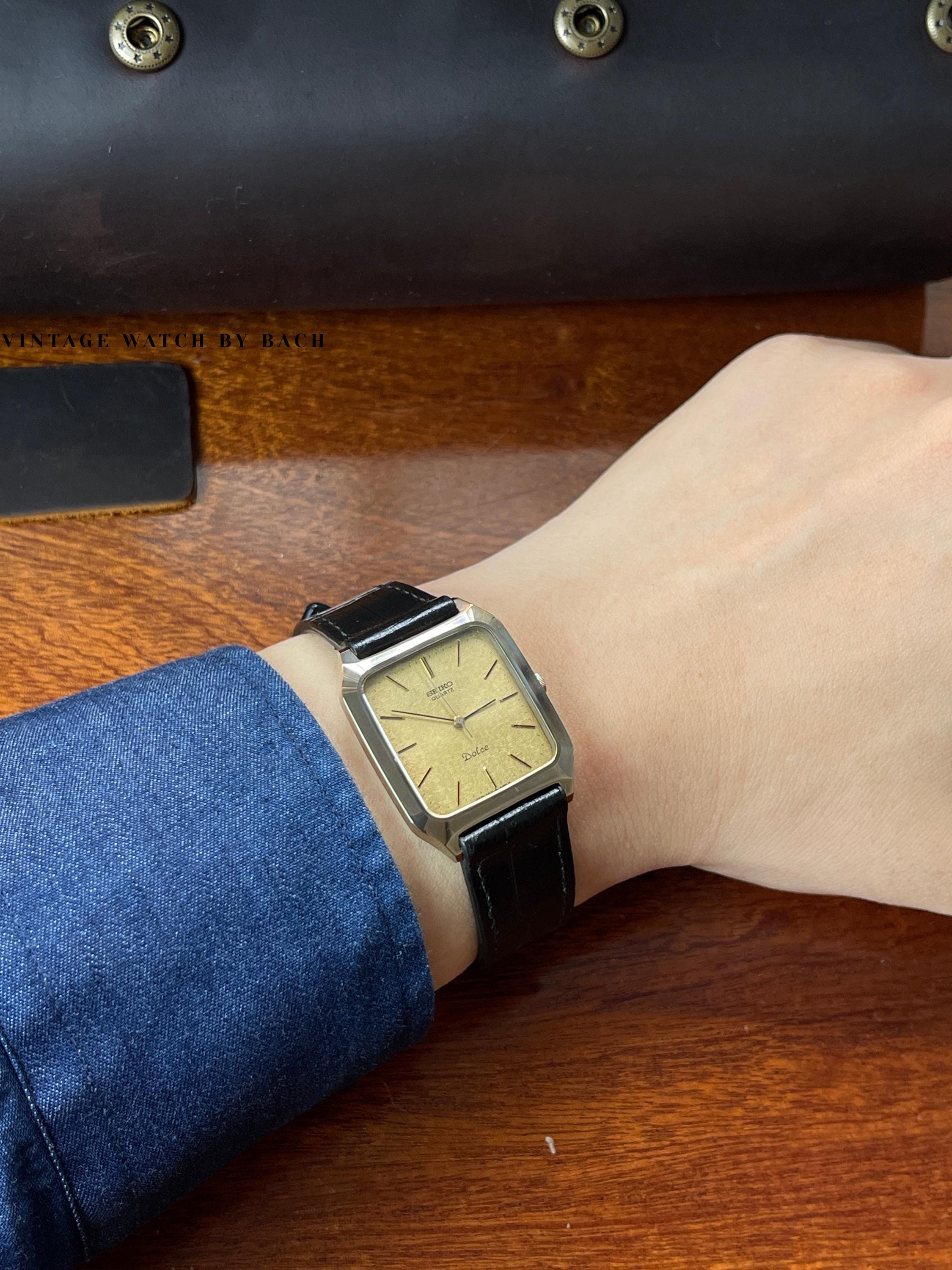 時計 80s Vintage Seiko Dolce Tank Dress Watch Vintage Seiko Dolce Tank Watch, 1981 NSAG Scratchproof Dress Watch