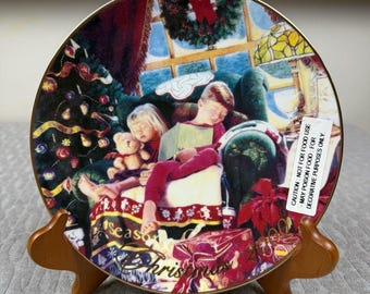Vintage Avon Holiday Plate with Adorable Christmas Scene 2000