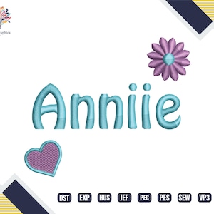 Op de afbeelding: Geborduurd ontwerp met de naam "Annie" in lichtblauw, een paarse bloem en een hart. De afbeelding bevat bestandsformaat afkortingen, wat duidt op digitale borduurprojecten.