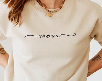 Mom Sweatshirt, Minimalist Mom Gift, Pregnancy Announcement Mama Sweatshirt, New Mom Gift, Mothers Day Sweatshirt, Birthday Present Mom Tee