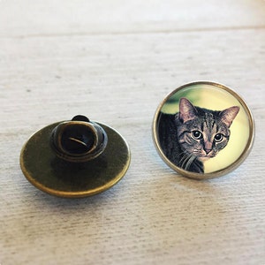 Pin de solapa personalizado, pin de ojal de boda, broche personalizado, pin con foto de mascota, broche de recuerdo, regalo para el novio, regalo de la novia