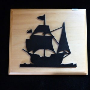 Silhouette d&#39;art à accrocher au mur en bois fait main de voilier de type caravelle Columbus