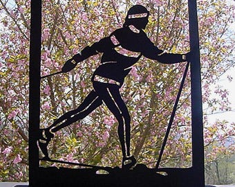 Crosscountryskiër handgemaakte houten zwarte silhouetdecoratie - ptw5