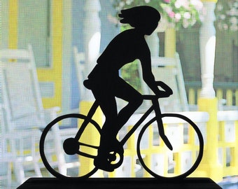 Silhouette en bois de cycliste féminine | Décoration motard | Décoration cycliste faite main - TRB7