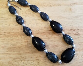 Vintage Black Swirl Beaded Necklace, 20 inch vintage necklace with 1.75 inch extender, chunky necklace