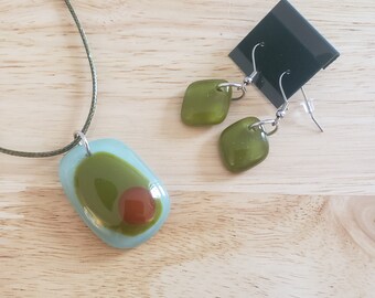 Handmade Olive Green Glass Pendant Necklace and Earring Set, 20 inch necklace with dangle earrings, handmade jewelry set