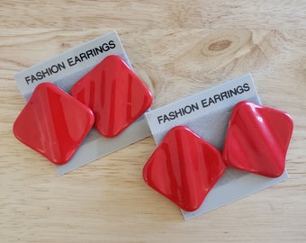 Vintage Red Enamel Earrings, metal wavy square earrings, pierced earrings, vintage earrings