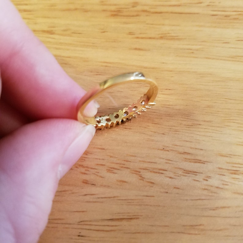 size 8.25 vintage ring faux diamond band ring Vintage Gold Tone Rhinestone Ring