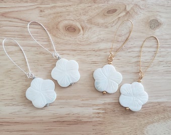 One Pair of Handmade Mother of Pearl Flower Earrings - silver plated or gold plated dangle earrings