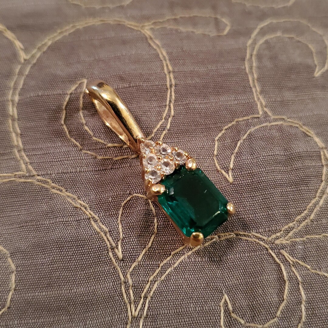 Collier Vintage Avec Pendentif Camée Fleur Orange Et Strass – Ton Doré – Occasion – Bijou Mode