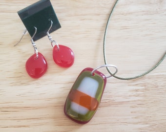 Handmade Red and Green Glass Pendant Necklace and Earring Set, 20 inch necklace with dangle earrings, handmade jewelry set