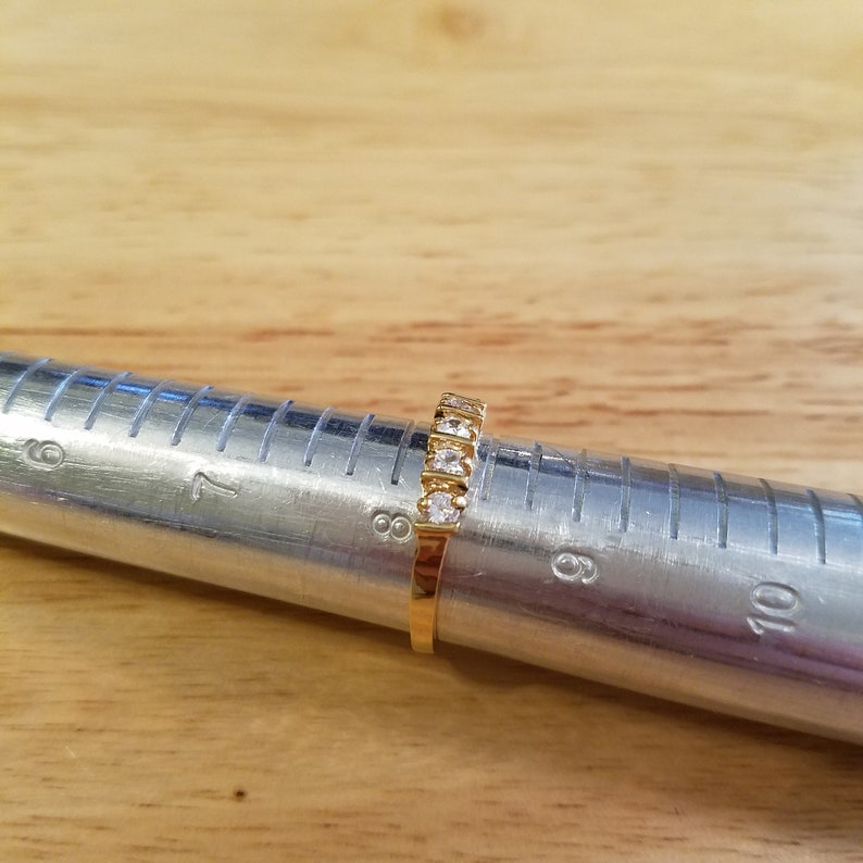 size 8.25 vintage ring faux diamond band ring Vintage Gold Tone Rhinestone Ring