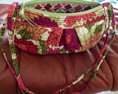 Vintage Vera Bradley Bag, Crossbody, Purse, Cotton Fabric, Zippered Closure, Pink Peach and green Floral print