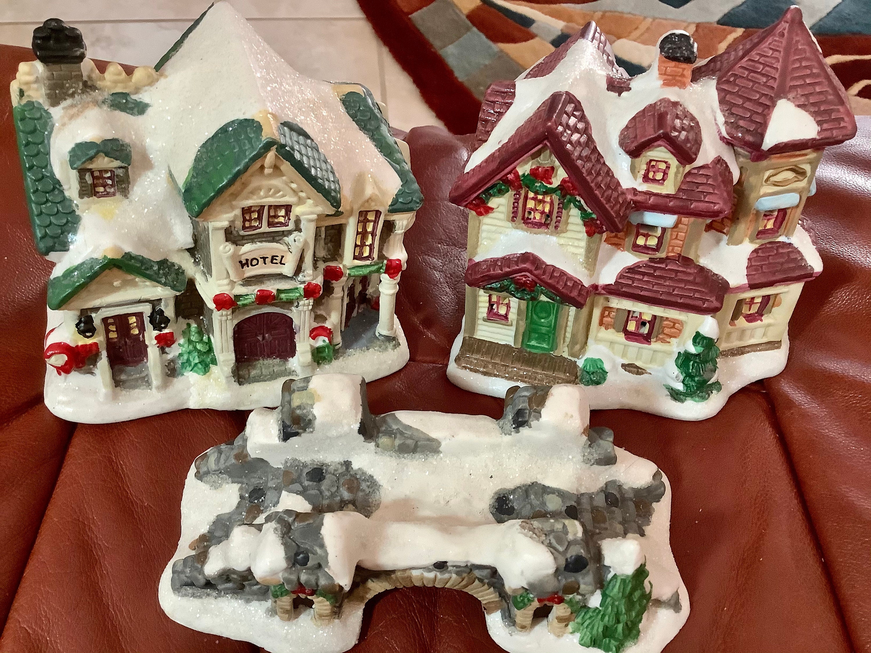 Cobblestone Corners Windham Heights 2004 Christmas Village House, Hotel and  Bridge | Great Condition