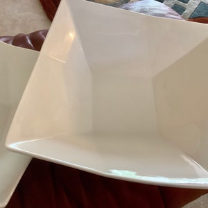 10 Strawberry Street White Angular Square Bowl 8.75 square Excellent condition One bowl image 4