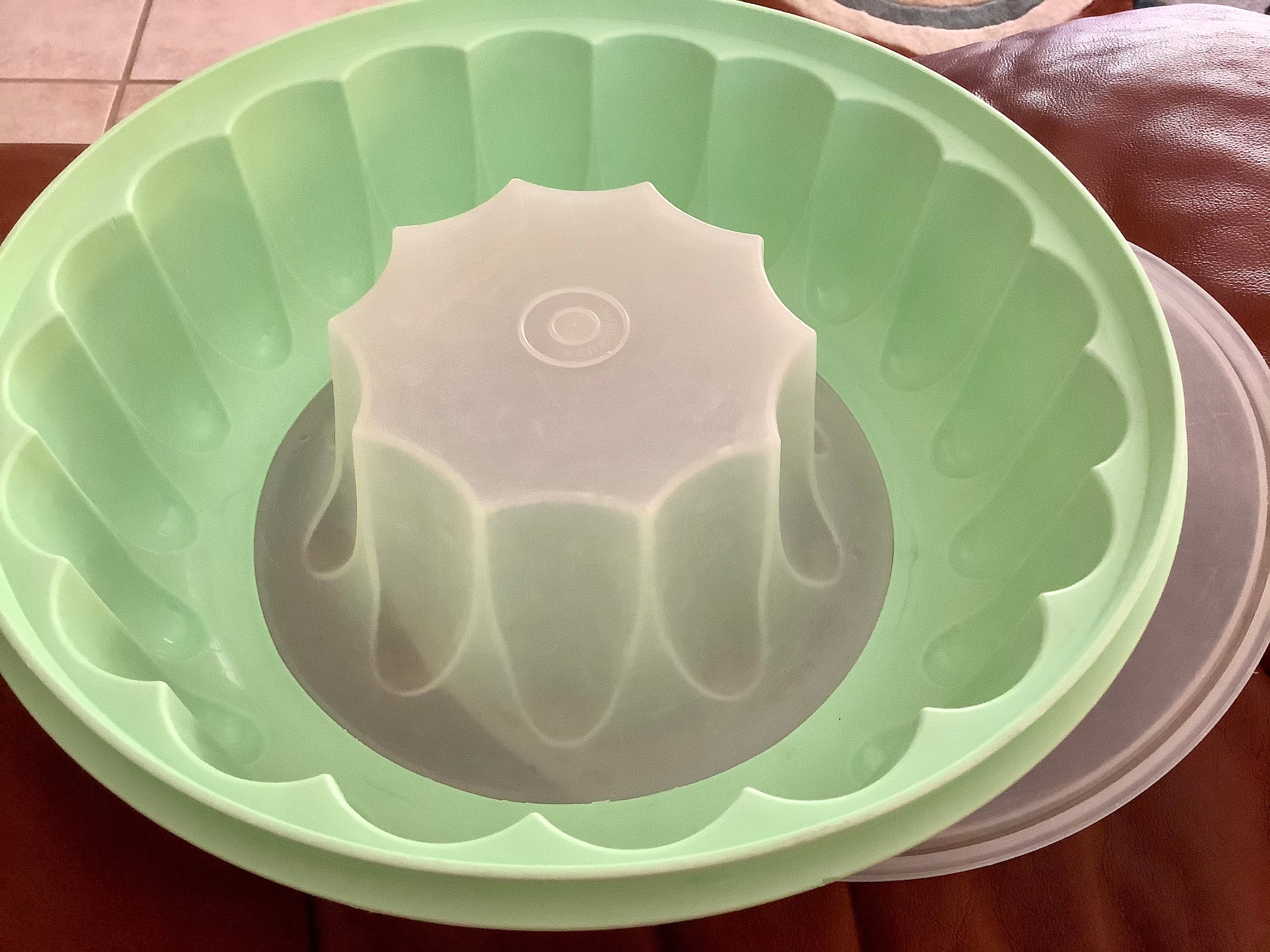 Vintage Tupperware Green Jello Mold With White Lid and Middle, Nice  Condition 