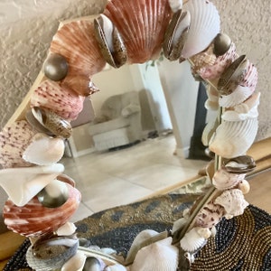 Sea Shell Art Mirror Home Decoration 10 inches tall by 8 wide Sea Shells collected by me Bild 5