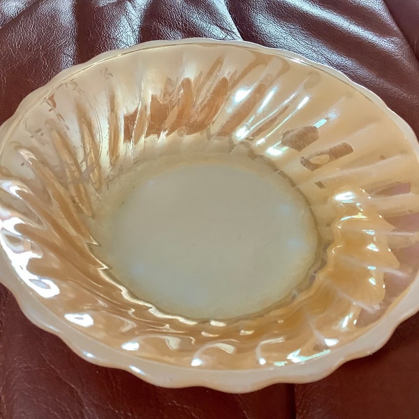 Anchor Hocking Suburbia Small Bowl 5” diameter | Great Condition with Few outside scratches