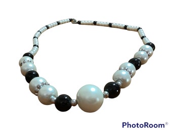 Vintage White Pearl and Black Beaded Necklace, 21” long, Black & Silvertoned Beads, Lobsters claw closure