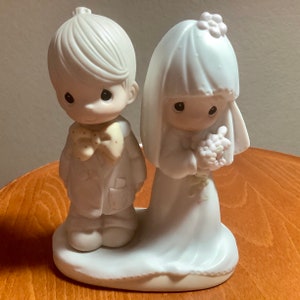 Jonathan & David Enesco 1979 Boy and Girl Precious Moments Figurine  | The lord bless and keep you | 6” tall | Excellent Condition