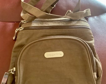 Baggallini Sydney Light Brown Travel Crossbody Bag Purse With