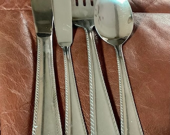 International Stainless Flatware | 4 pieces | Knife spoon butter knife dinner fork | Excellent condition