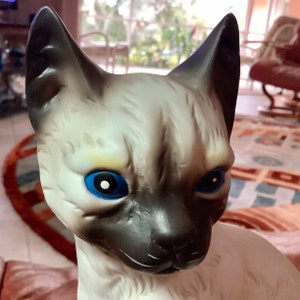 Vintage Siamese Cat Music “Memories” Box  | Hand Painted | 8” tall by 6” | Blue eyes | excellent condition