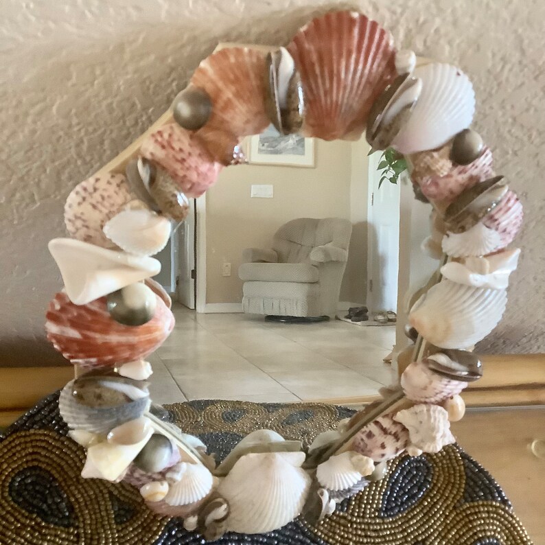 Sea Shell Art Mirror Home Decoration 10 inches tall by 8 wide Sea Shells collected by me Bild 8