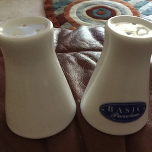 Vintage Basic Porcelana Salt and Pepper Shakers | White | Excellent  condition