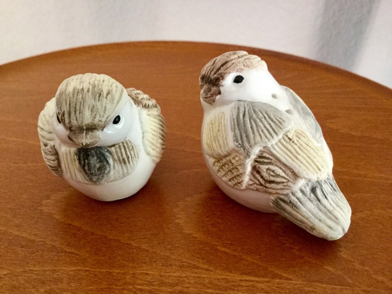 Vintage Chickadees Salt and Pepper Shakers Beige and brown Excellent condition