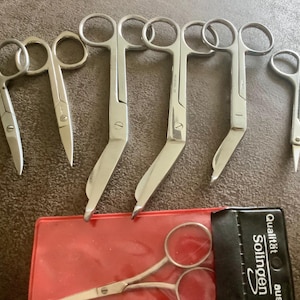 Embroidery Applique Scissors, Assorted Sizes, in Zippered Case, Set of 7, Great Condition