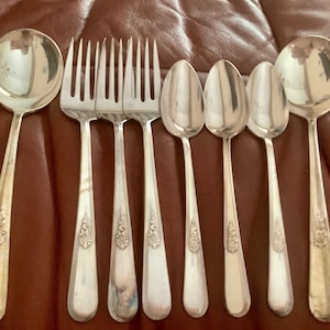 Vintage Holmes & Edwards Silverplate Flatware | 8 pieces | excellent condition