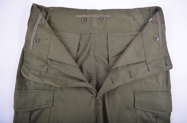 Authentic 2000'S US Military Camouflage Pattern 3C Desert Camo Ripstop Military Cargo Combat Pants, Made in USA, Medium-Short Nylon Beige type Vintage Second Hand