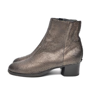 MOMA Stivaletti con tacco alla caviglia in pelle grigio argento