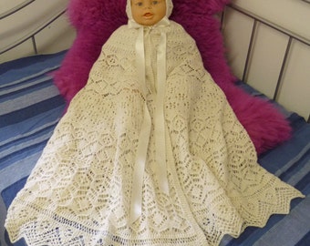 Lesley’s Carry Cape Set in fingering weight yarn by Elizabeth Lovick