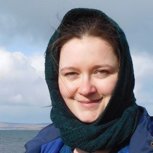 pdf pattern for the Gansey Cowl and Scarf by Elizabeth Lovick