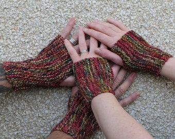 pdf pattern for Bog Standard Easy-Peasy Fingerless Mitts by Elizabeth Lovick, in DK and Aran yarn