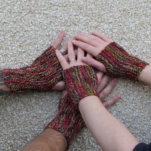 pdf pattern for Bog Standard Easy-Peasy Fingerless Mitts by Elizabeth Lovick, in DK and Aran yarn