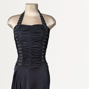 Vestido preto vintage estilo halter: corpete franzido, bainha assimétrica (XS)