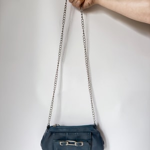 sac à bandoulière vintage pour femmes en similicuir avec chaîne, sac à main bleu y2k, mode des années 90, beau design, joli petit sac, vêtements vintage