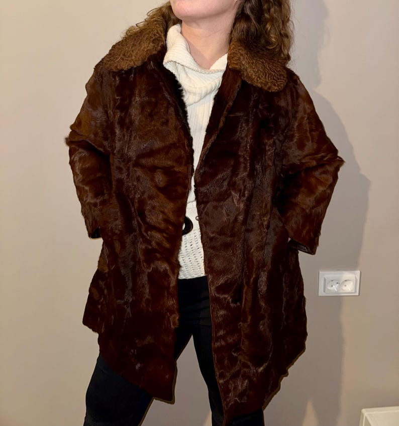 Vintage Brown Real Fur Coat with Curly Shearling Collar – Winter Luxury Outerwear – Classic 1970s Fur Jacket – Size L image 12
