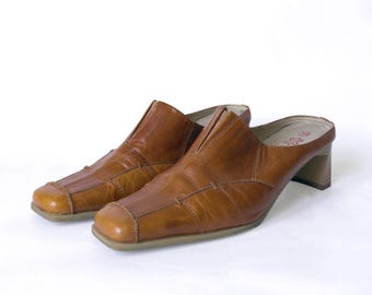 Brązowe skórzane pantofle w stylu vintage, rozmiar EU 38 | Wsuwane buty na obcasie z kwadratowymi noskami | Minimalistyczne skórzane buty z lat 90. | Klapki retro na grubym obcasie