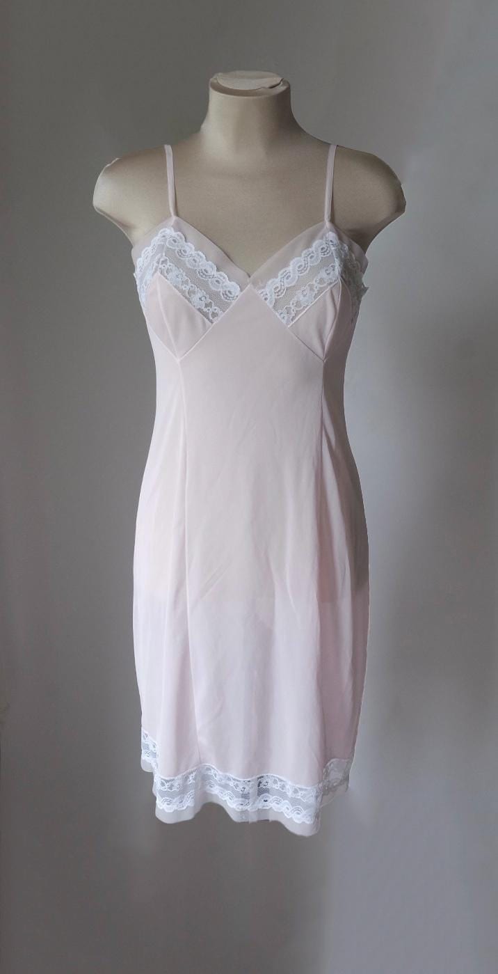 Ann Summers - Cherryann - Sottoveste In Raso Rosa Con Finiture In Pizzo A Contrasto Ann Summers - Cherryann - Sottoveste In Raso Rosa Con Finiture In Pizzo A Contrasto