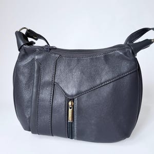 Vintage Leather Shoulder Bag: 90s Minimalist Purse with Gold Zipper