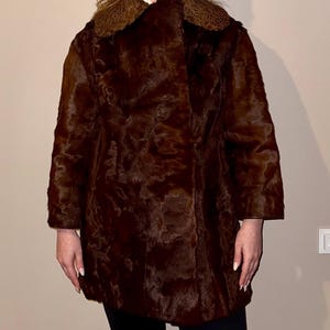 Vintage Brown Real Fur Coat with Curly Shearling Collar – Winter Luxury Outerwear – Classic 1970s Fur Jacket – Size L image 11